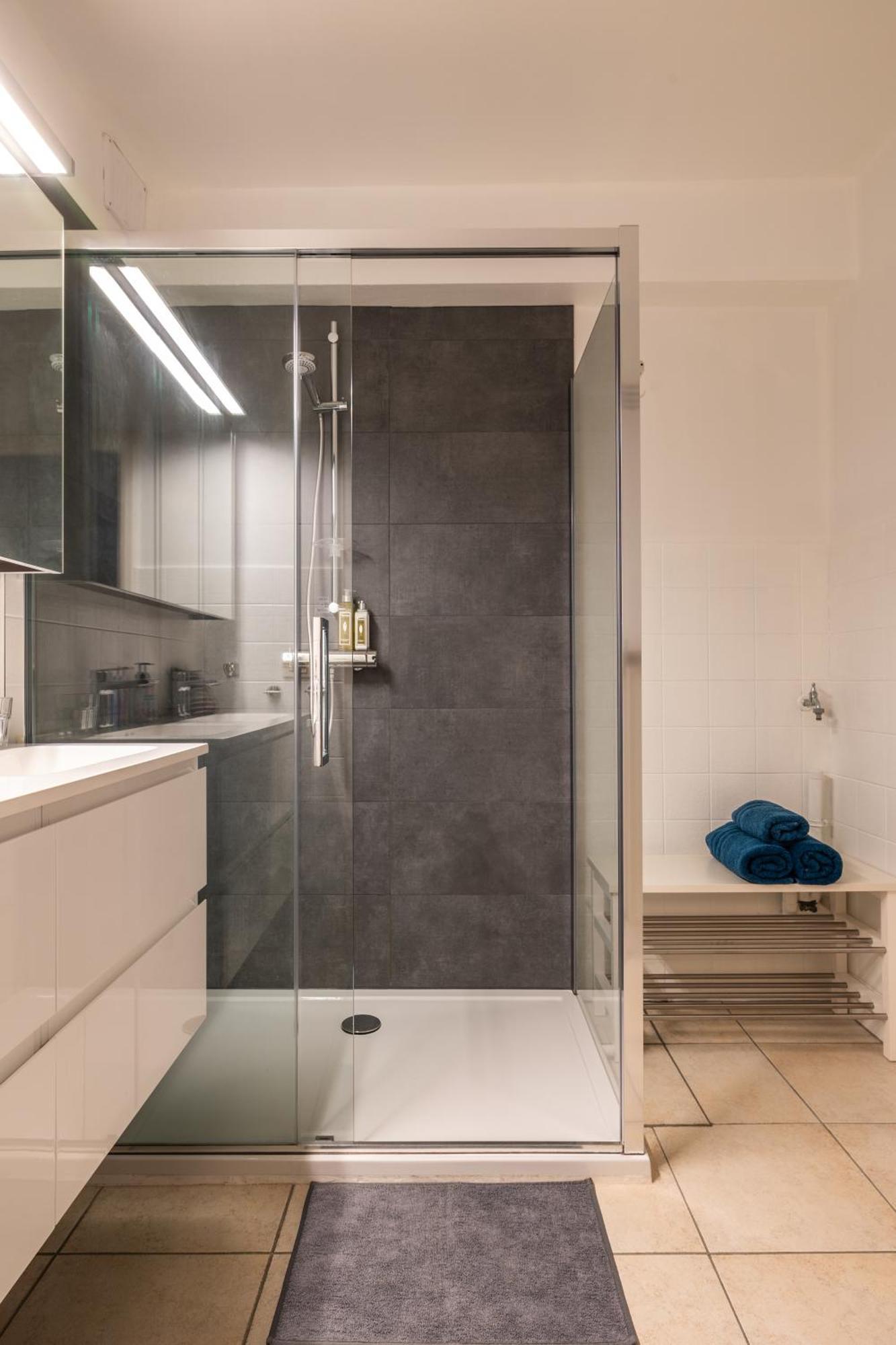 Weloveoostende: Renovated Beachside Apartment